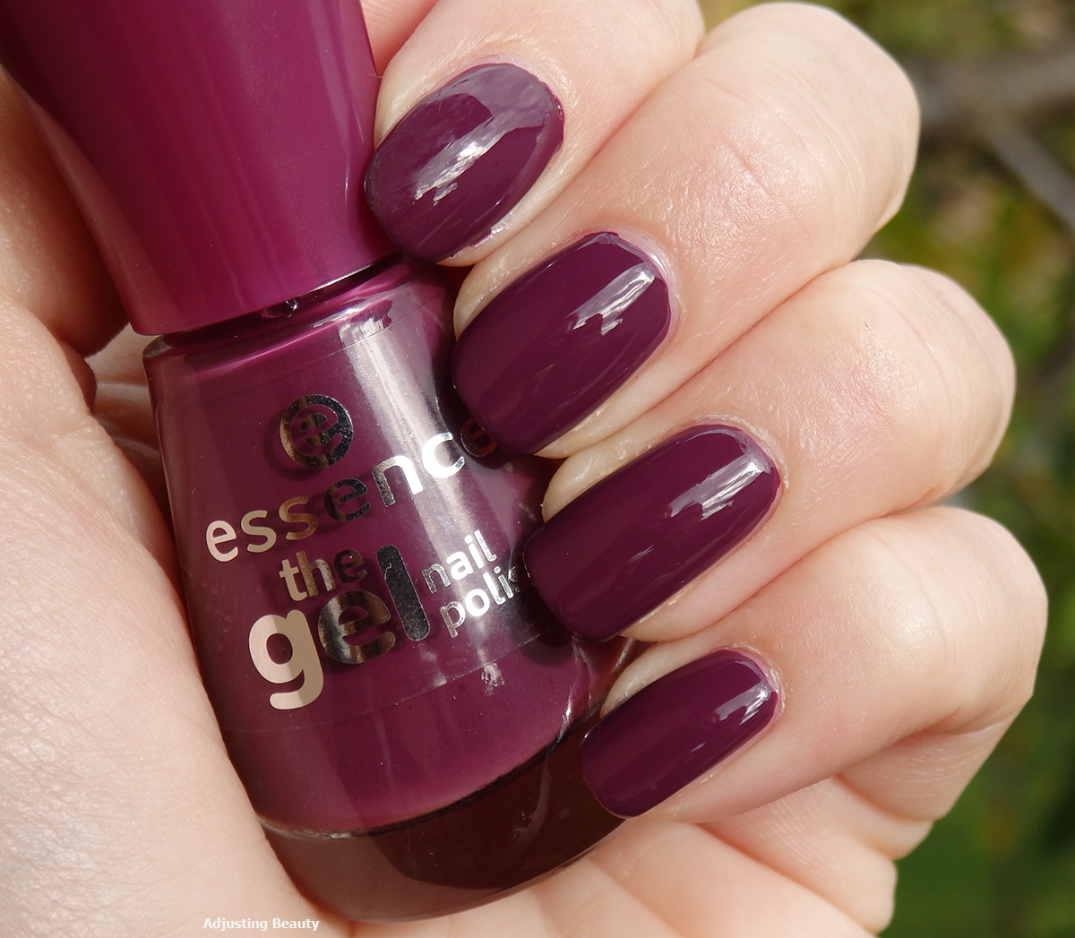 Hey Beauties A Few Weeks Ago I Got This Beautiful Autumnal Plum Nail Polish It Was A Gift By Lovely T Nail Polish Essence Nail Polish Essence Gel Nail Polish