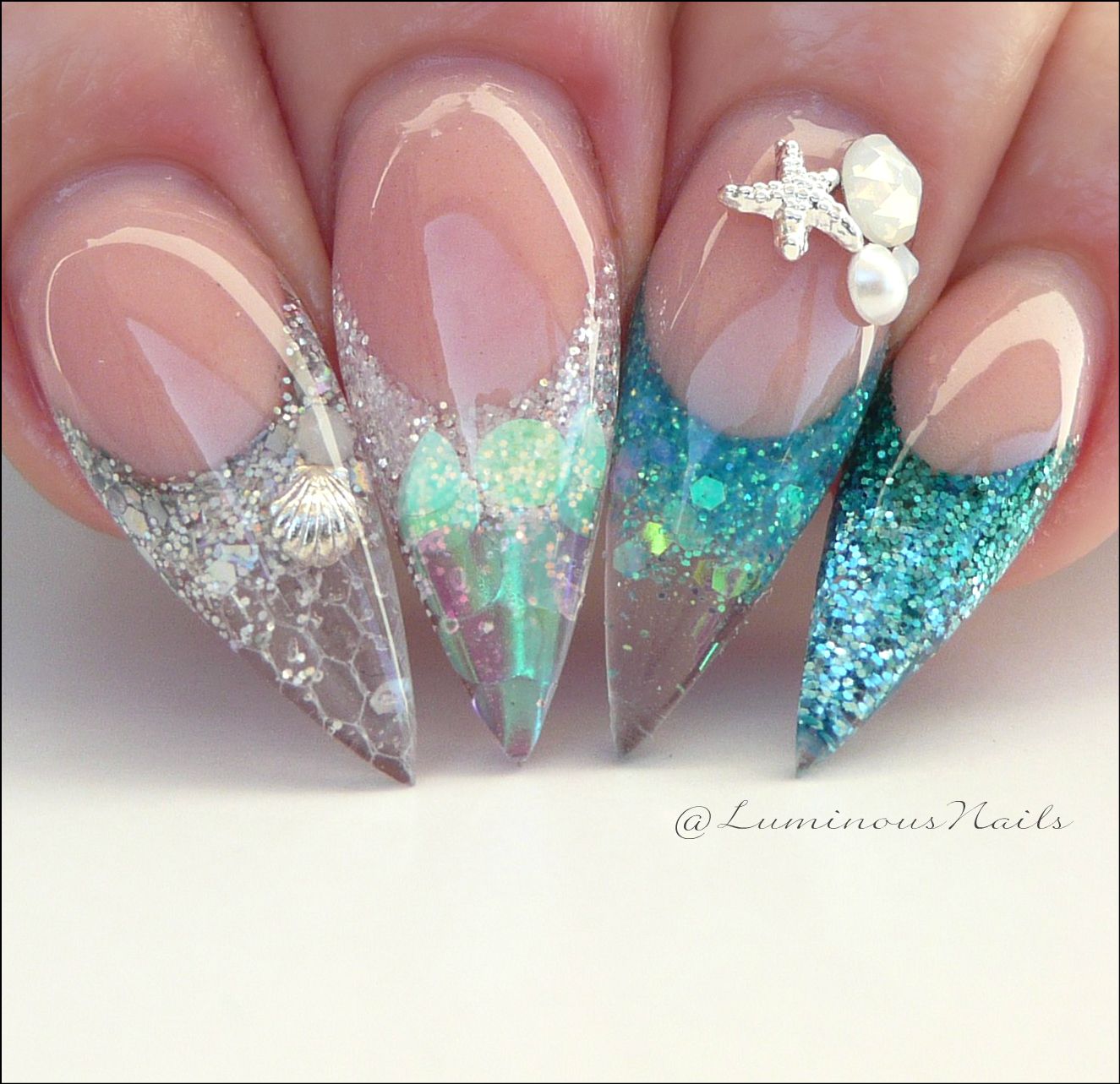 Ocean Nails With A Bit Of Glitter And Some Sea Shells Perfect Foe The Summer Akrylove Nehty Nehty