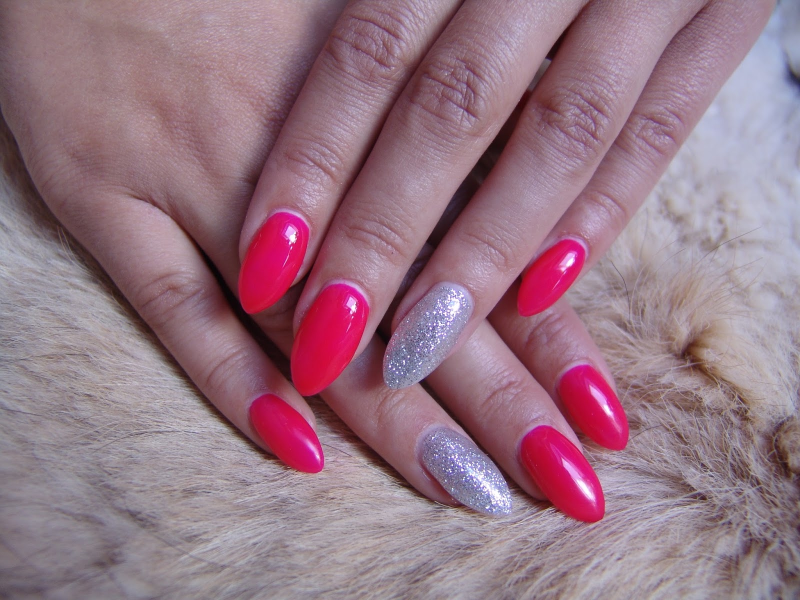 Angelina Beauty Blogger Nails Neon Pink Silver Glitter