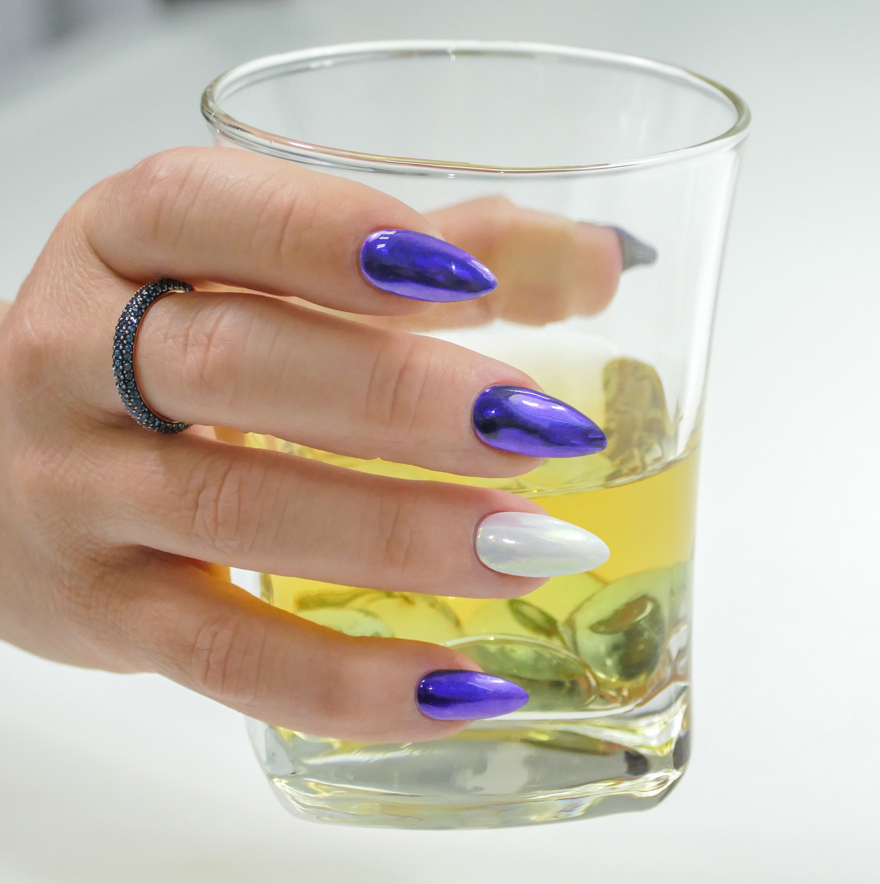 I Takto Mohou Vypadat Vase Nehty Kdyz Zvolite Produkty Naninails Manicure Nails Nailart Naildesigns Blueandwhite Nail Art Nehet Nehty