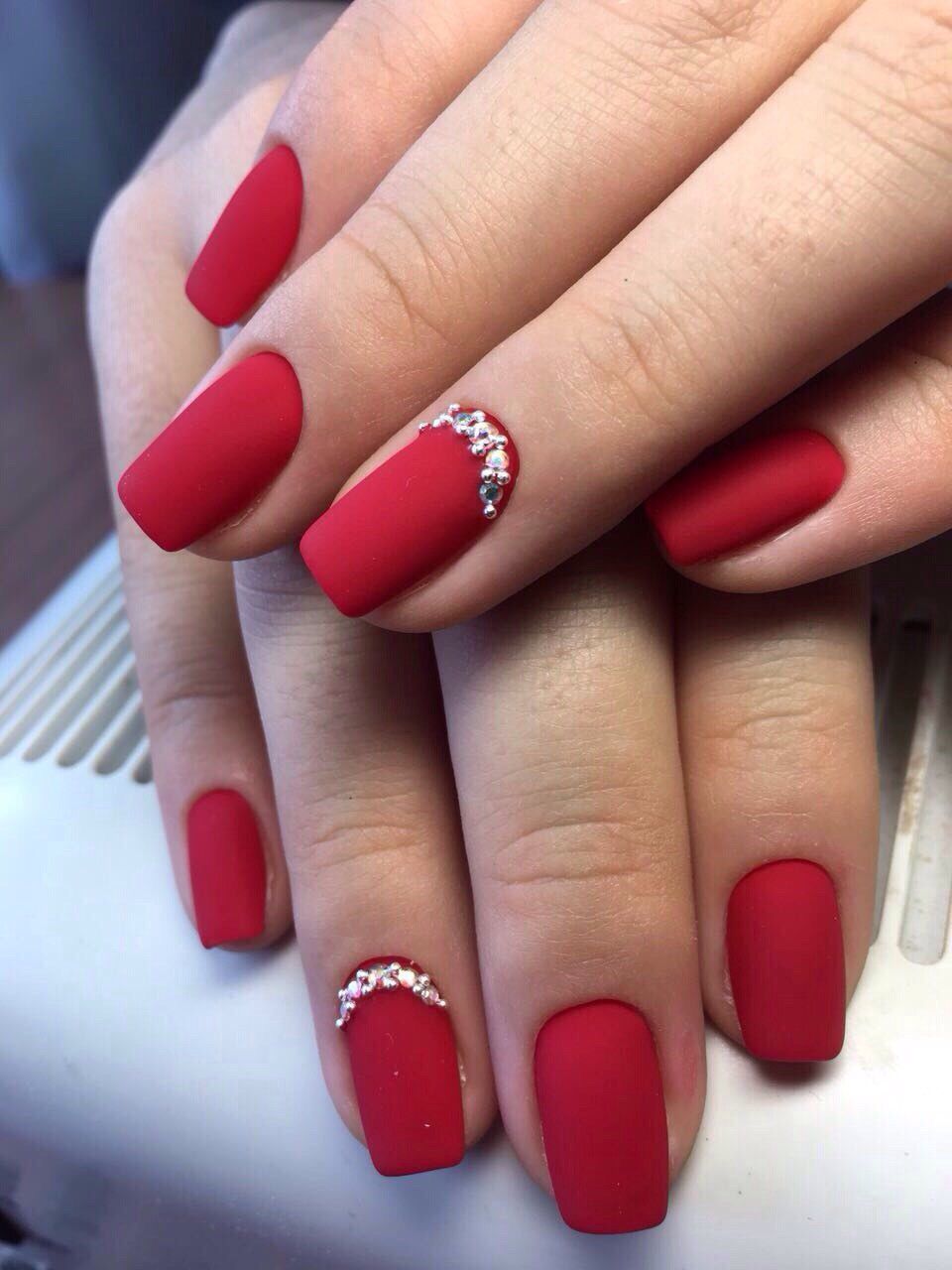 Pin By Renata On Y Red Gel Nails Christmas Nail Colors Simple Nails