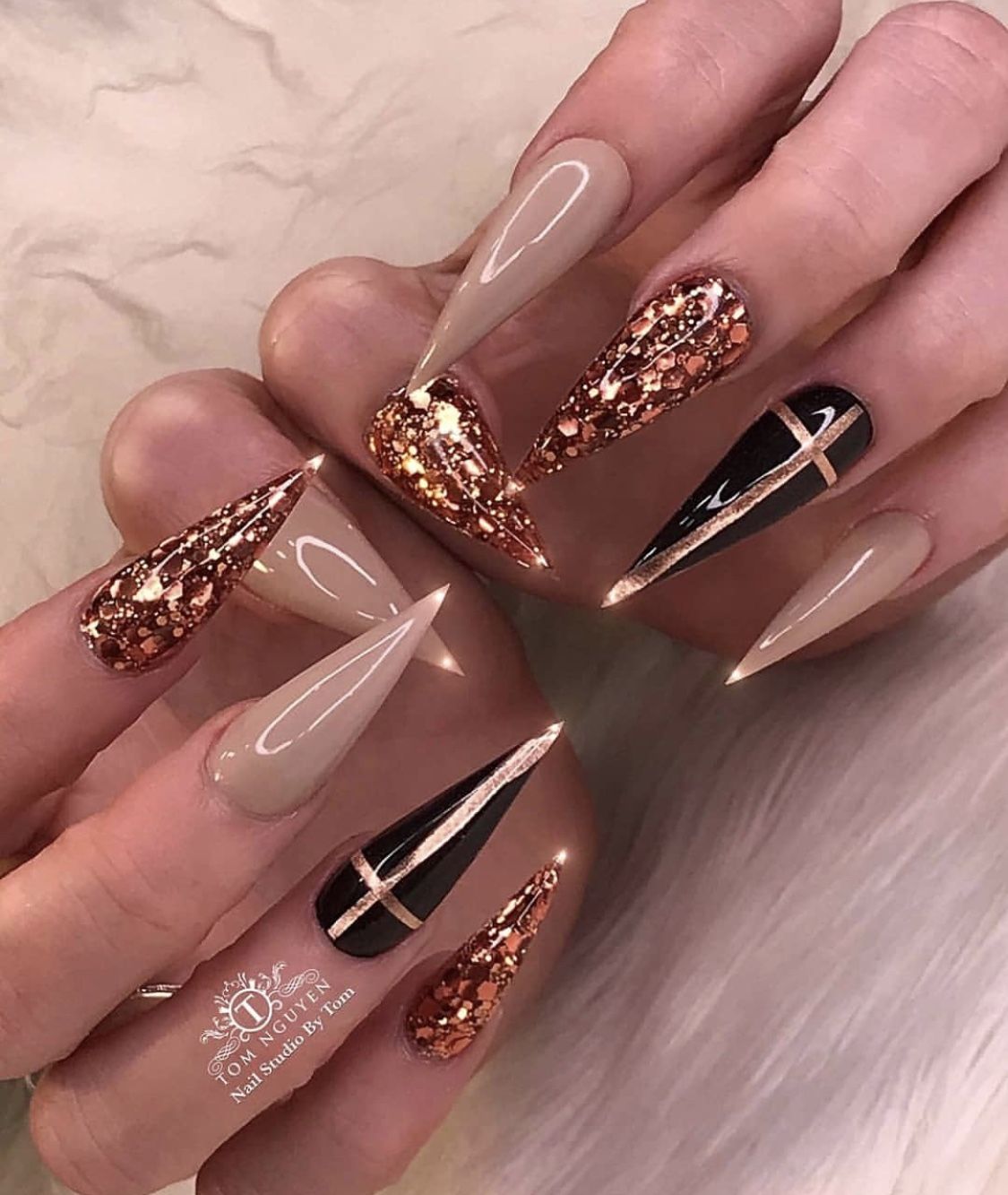 Pin By P Lucinkaaa On Nails In 2020 With Images Gelove Nehty Zlate Nehty Umele Nehty