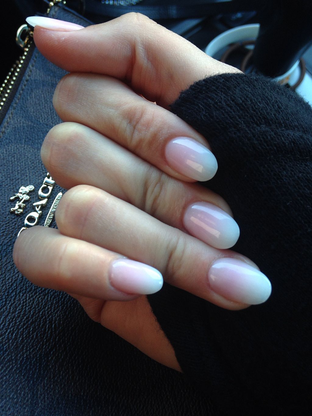 Ombre Nails Might Be Fantastic Match To Your Clothes Or Accessories The Brief Oval Nails Will Also Prove Good When You H Ruzove Nehty Ombre Nehty Bezove Nehty