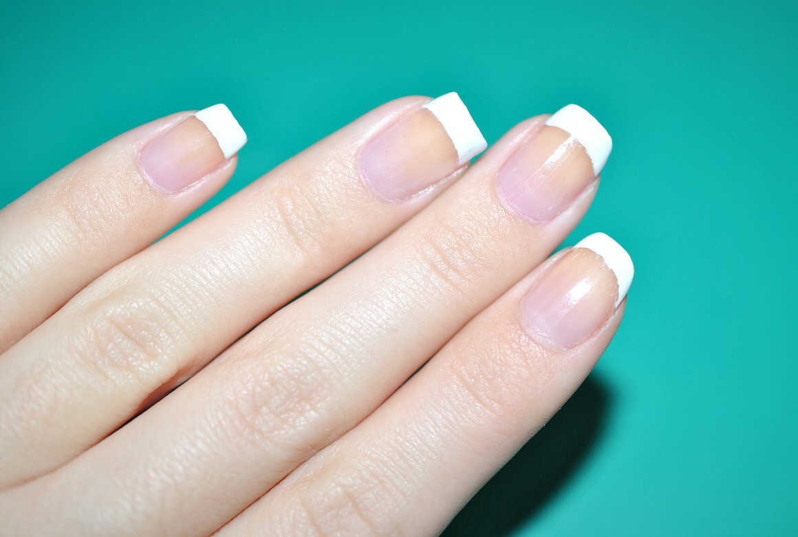 Claire Style French Manicure