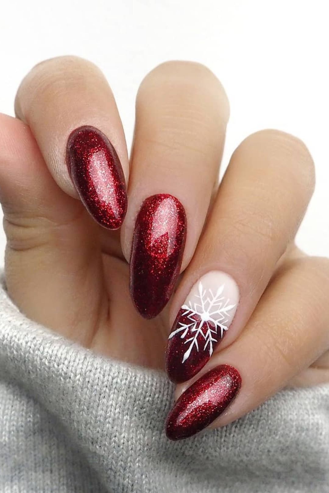 The Cutest And Festive Christmas Nail Designs For Celebration Cervene Nehty Gelove Nehty Design Nehtu